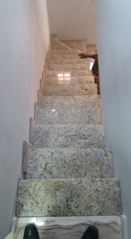 Escada com Granito Alphaville Residencial Plus - Escada de Granito Branco