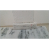 banheiro com bancada de mármore MUTINGA