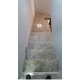 escada com granito Alphaville Residencial Plus