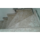 escada granito branco